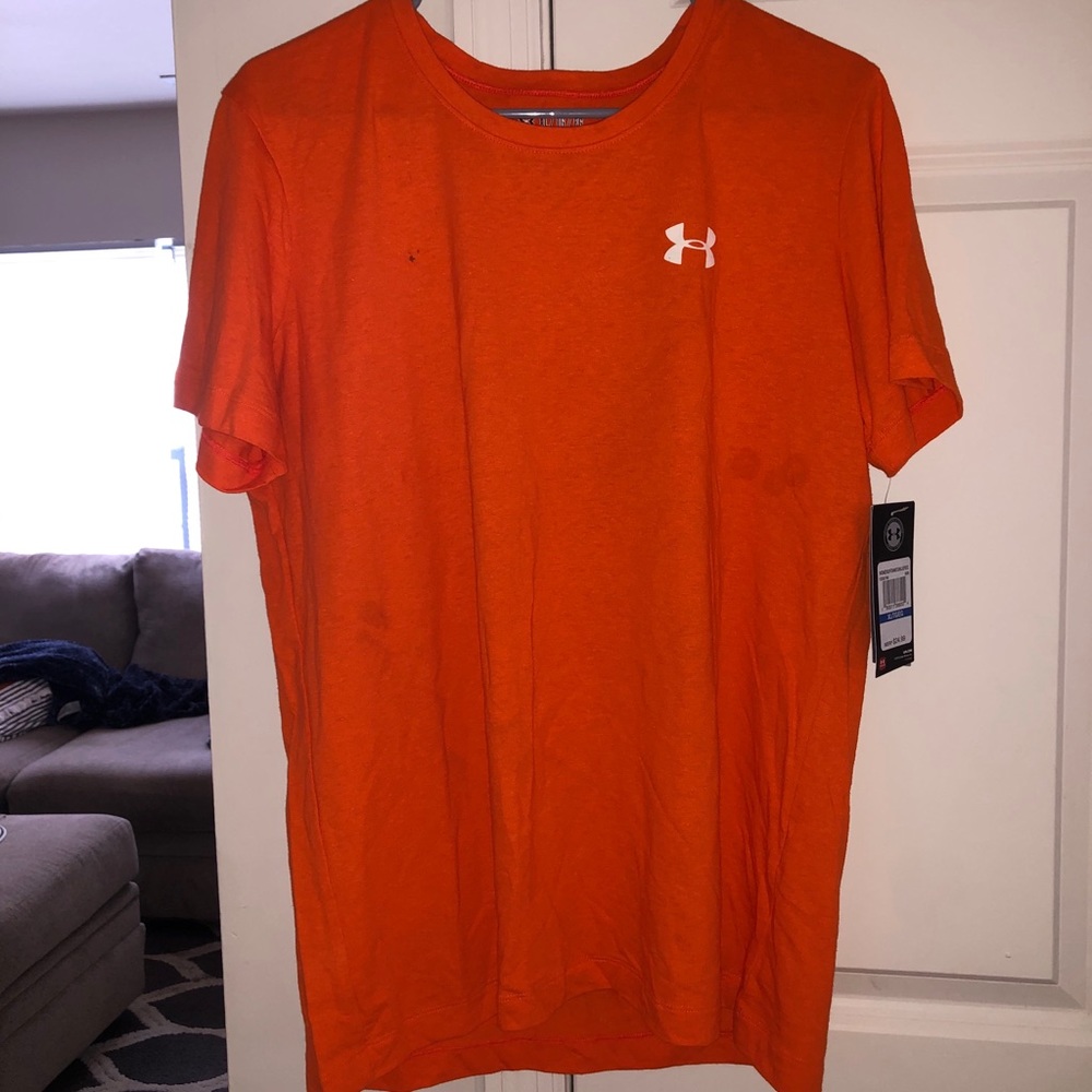 *READ DESCRIPTION* NWT UA Semi fitted shirt
